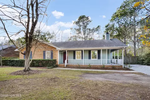 710 Darwin Dr, Wilmington, NC 28405