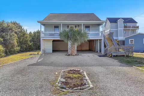 612 N Topsail Dr, Surf City, NC 28445