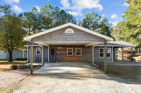 Exterior - 42 Low Tide Ln, Bath, NC 27808 photo 4 of 6