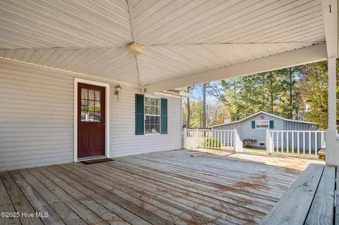 Exterior - 42 Low Tide Ln, Bath, NC 27808 photo 3 of 6