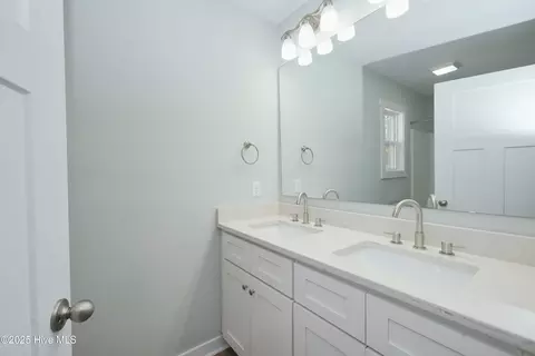 Bath - 649 Prospect Rd, Boiling Spring Lakes, NC 28461 photo 2 of 6