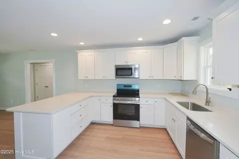Kitchen - 649 Prospect Rd, Boiling Spring Lakes, NC 28461 photo 2 of 2