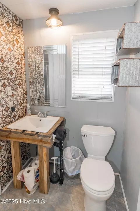Bath - 312 Peanut Rd, Hampstead, NC 28443 photo 2 of 5