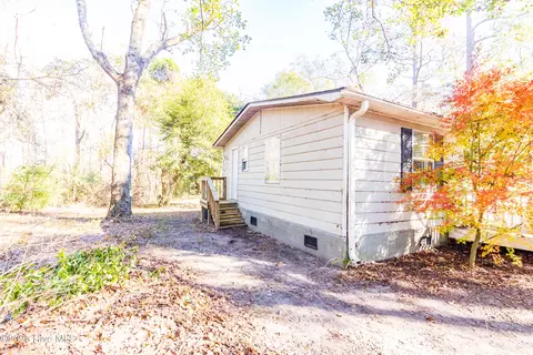 Exterior - 312 Peanut Rd, Hampstead, NC 28443 photo 3 of 10