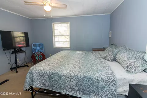 Bedroom - 312 Peanut Rd, Hampstead, NC 28443 photo 3 of 5