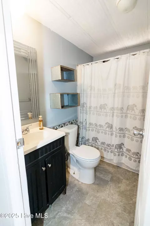 Bath - 312 Peanut Rd, Hampstead, NC 28443 photo 4 of 5