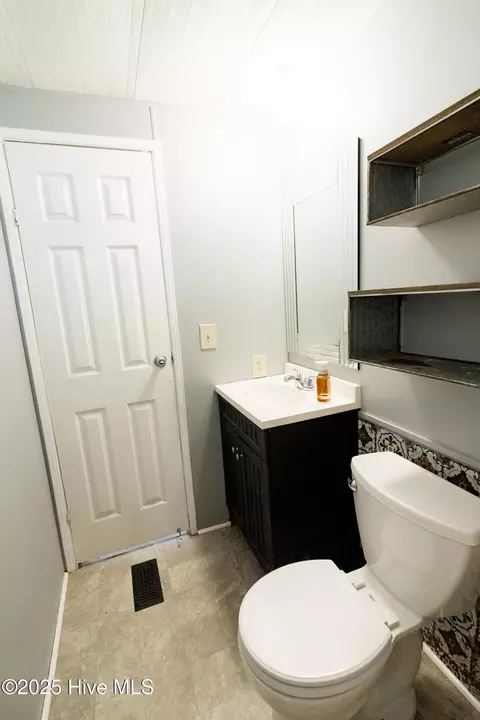 Bath - 312 Peanut Rd, Hampstead, NC 28443 photo 5 of 5