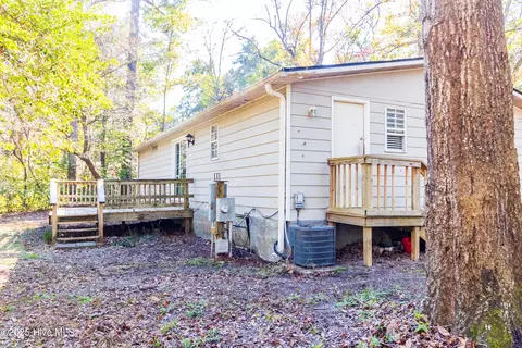 Exterior - 312 Peanut Rd, Hampstead, NC 28443 photo 5 of 10