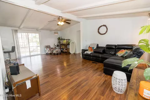 Living - 312 Peanut Rd, Hampstead, NC 28443 photo 1 of 3