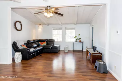 Living - 312 Peanut Rd, Hampstead, NC 28443 photo 3 of 3