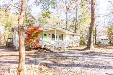 Exterior - 312 Peanut Rd, Hampstead, NC 28443 photo 2 of 10