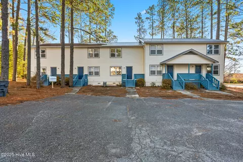 135 Murray Hill Rd #17, Southern Pines, NC 28387