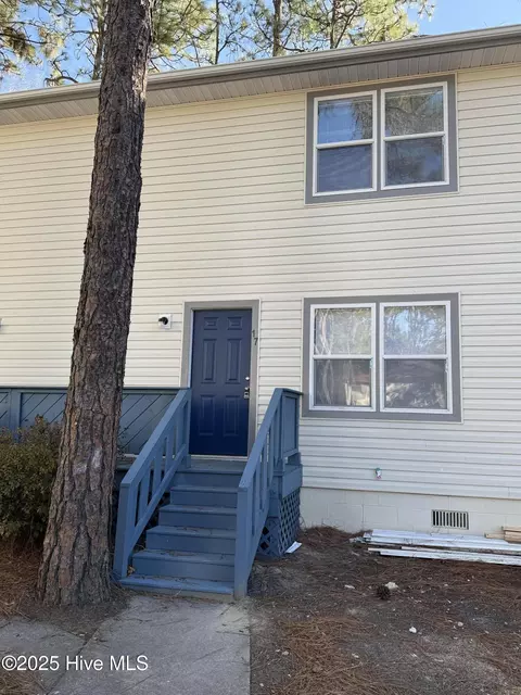 135 Murray Hill Rd #17, Southern Pines, NC 28387