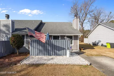 9 Mulberry Ln # B, New Bern, NC 28562