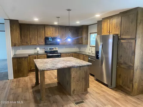 110 S 1st St, Princeville, NC 27886 photo 2