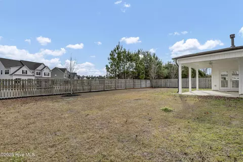 Exterior - 102 E Yellow Lois Dr, Hampstead, NC 28443 photo 4 of 7