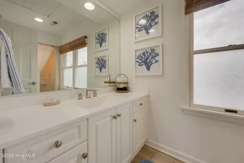 Bath - 824 Windswept Ct, Corolla, NC 27927 photo 1 of 3