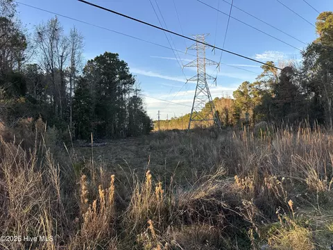 209 Lakewood Dr, Jacksonville, NC 28546