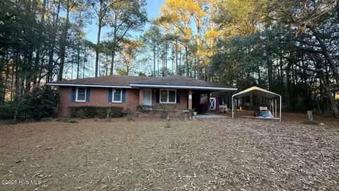 160 Pinewood Dr, Arapahoe, NC 28510