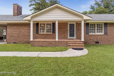 114 W Murphy St, Wallace, NC 28466