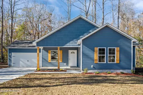 802 Little Cardinal Ct, Jacksonville, NC 28540