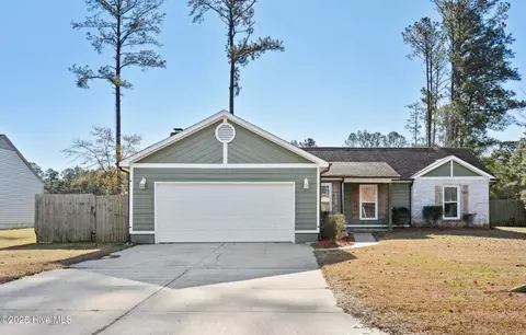 2000 Hunters Ridge Dr, Midway Park, NC 28544