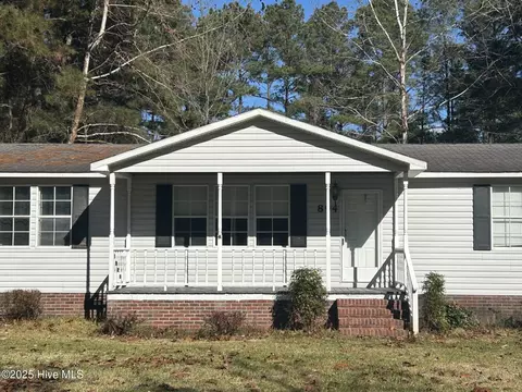 894 Pond Rd, Rocky Point, NC 28457