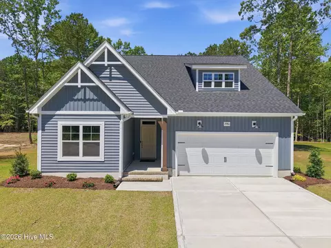 2980 Tucker Hill Dr, Grimesland, NC 27837