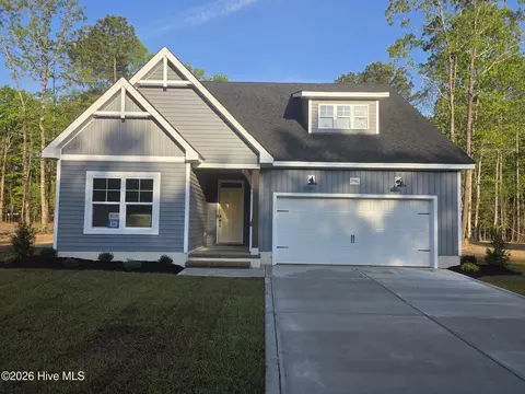 2980 Tucker Hill Dr, Grimesland, NC 27837
