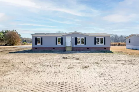 30 Butler Lakes Ln, Clinton, NC 28328