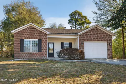402 Governors Rd, Wilmington, NC 28411
