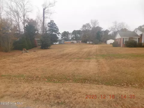 103 Club Ln, Jacksonville, NC 28546