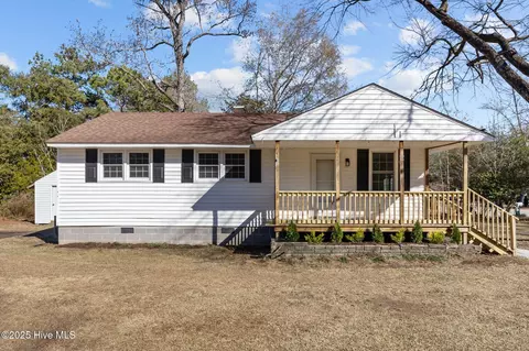 6748 Pitt St, Grifton, NC 28530