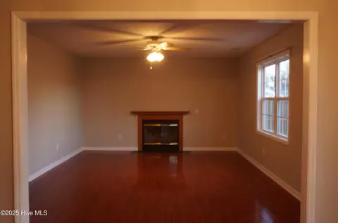 Living - 302 Rack Ln, Hubert, NC 28539 photo 2 of 3