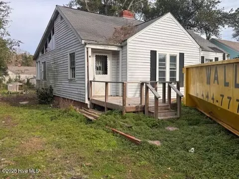 2117 Plaza Dr, Wilmington, NC 28405