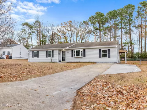 203 Devon Ct, Jacksonville, NC 28546
