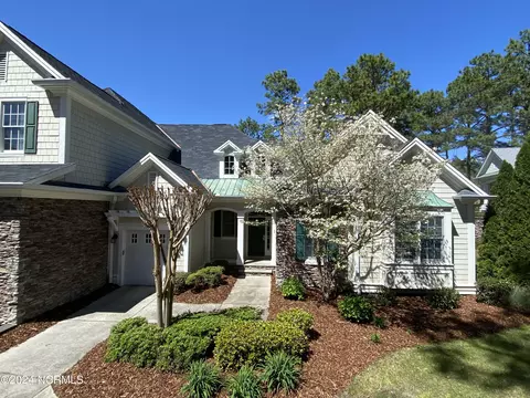 300 Cochrane Castle Cir # 1, Pinehurst, NC 28374