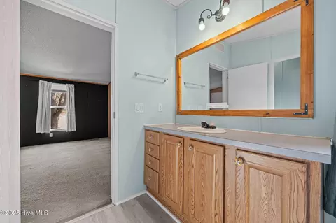 Bath - 115 Patsy Ln, Hubert, NC 28539 photo 2 of 4