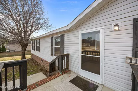Exterior - 115 Patsy Ln, Hubert, NC 28539 photo 3 of 7