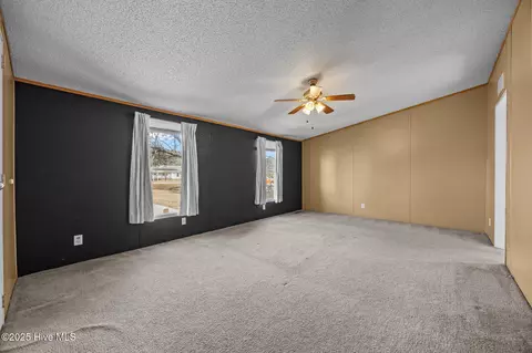 Living - 115 Patsy Ln, Hubert, NC 28539 photo 5 of 5