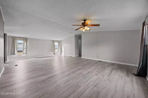Living - 115 Patsy Ln, Hubert, NC 28539 photo 2 of 5