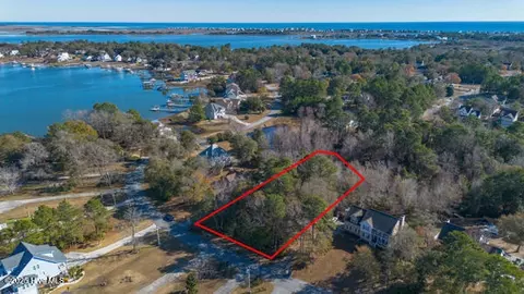 512 Chadwick Shores Dr, Sneads Ferry, NC 28460