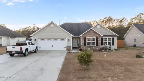 104 Apple Dr, Havelock, NC 28532