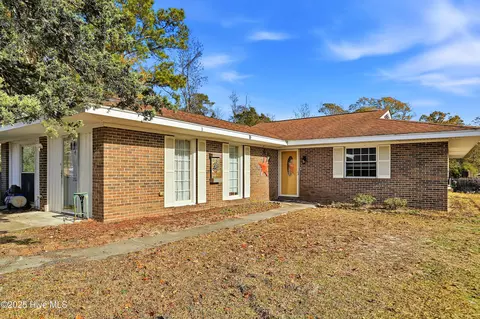 202 W Bedford Rd, Wilmington, NC 28411