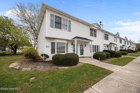 1115 Grovemont Dr #H1, Greenville, NC 27834