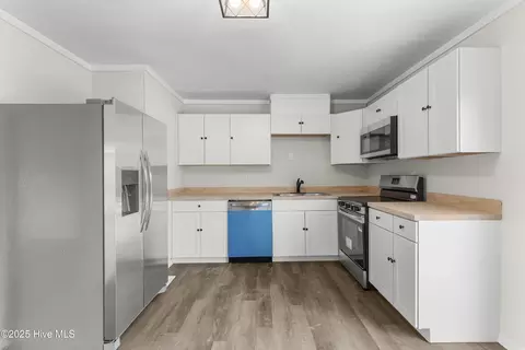 Kitchen - 81 Crown Point Rd, Hubert, NC 28539 photo 1 of 1
