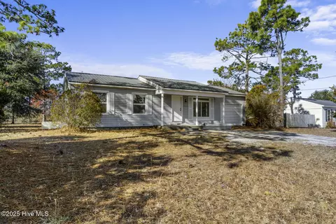 81 Crown Point Rd, Hubert, NC 28539
