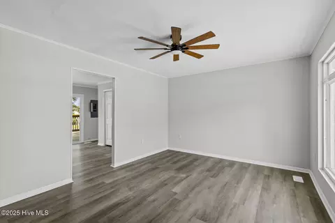 Living - 81 Crown Point Rd, Hubert, NC 28539 photo 1 of 2