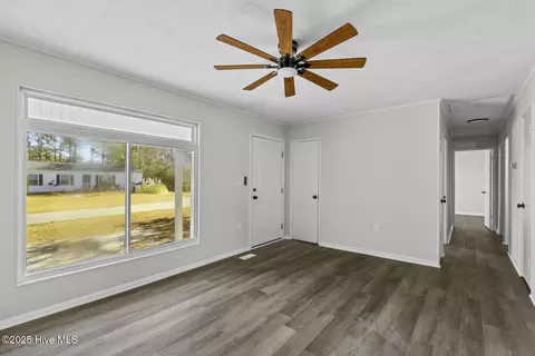 Living - 81 Crown Point Rd, Hubert, NC 28539 photo 2 of 2