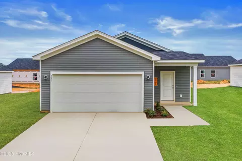 617 S Squires Run Ln, Richlands, NC 28574
